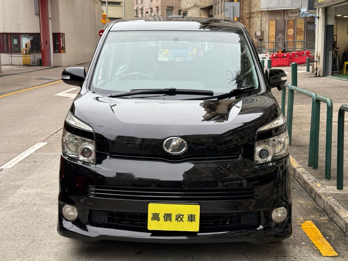 Toyota豐田 VOXY