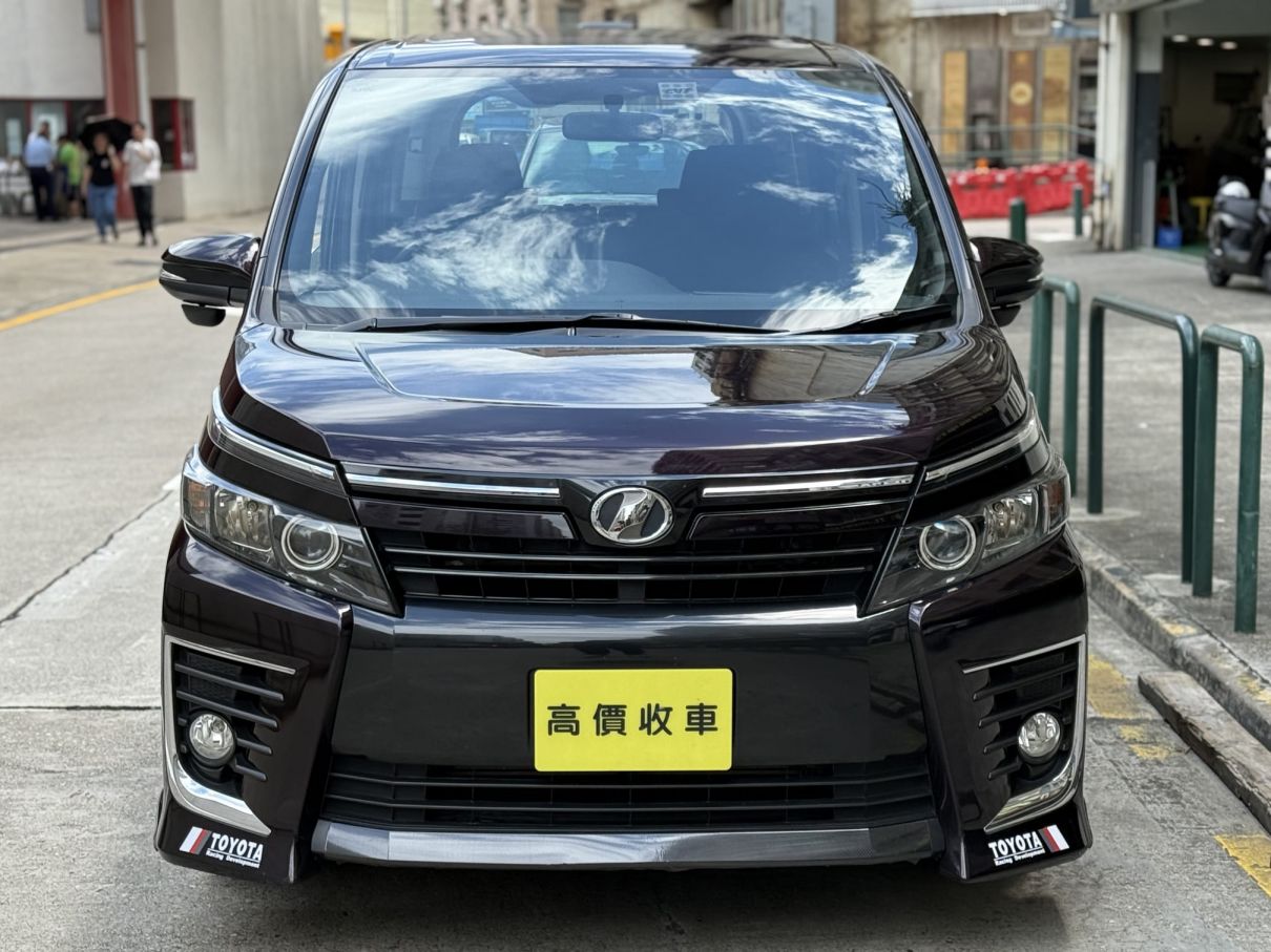 Toyota豐田 VOXY